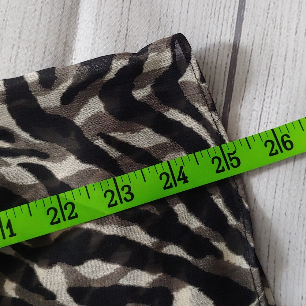 ANNE KLEIN ABSTRACT ANIMAL PRINT RUFFLE TOP - Picture 9 of 9